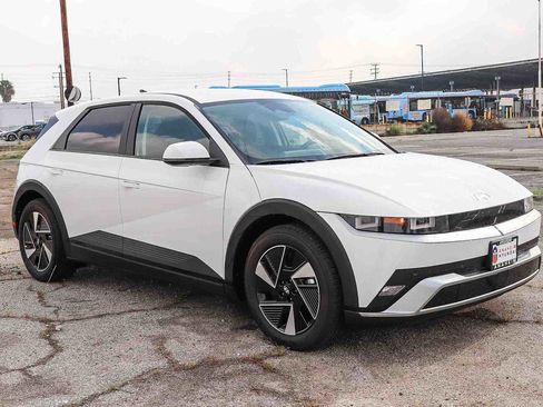 New 2026 Hyundai Ioniq 5 SE RWD image 3