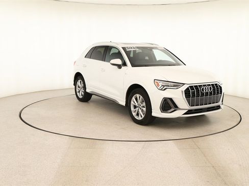 Certified 2025 Audi Q3 2.0T Premium w/ Convenience Package image 10