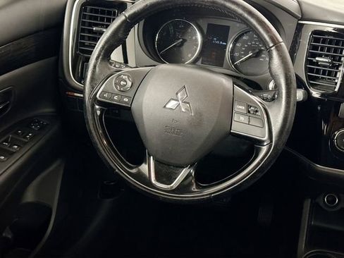 Used 2016 Mitsubishi Outlander SE image 27