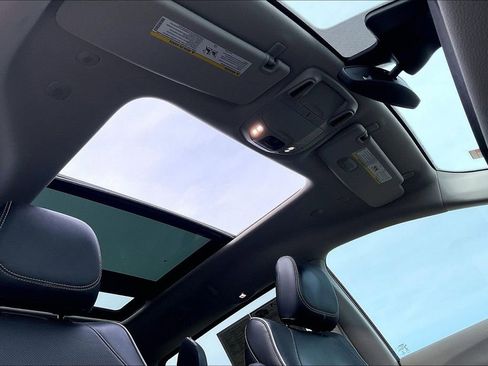 Used 2023 Chrysler Pacifica Limited image 22