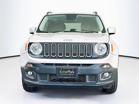 Used 2017 Jeep Renegade Latitude AWD/4WD image 2