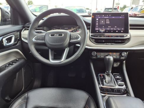 Used 2024 Jeep Compass Limited image 8