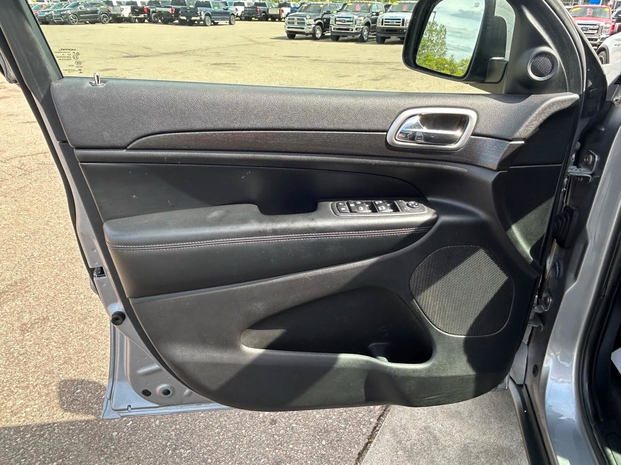 Used 2018 Jeep Grand Cherokee Laredo AWD/4WD image 14