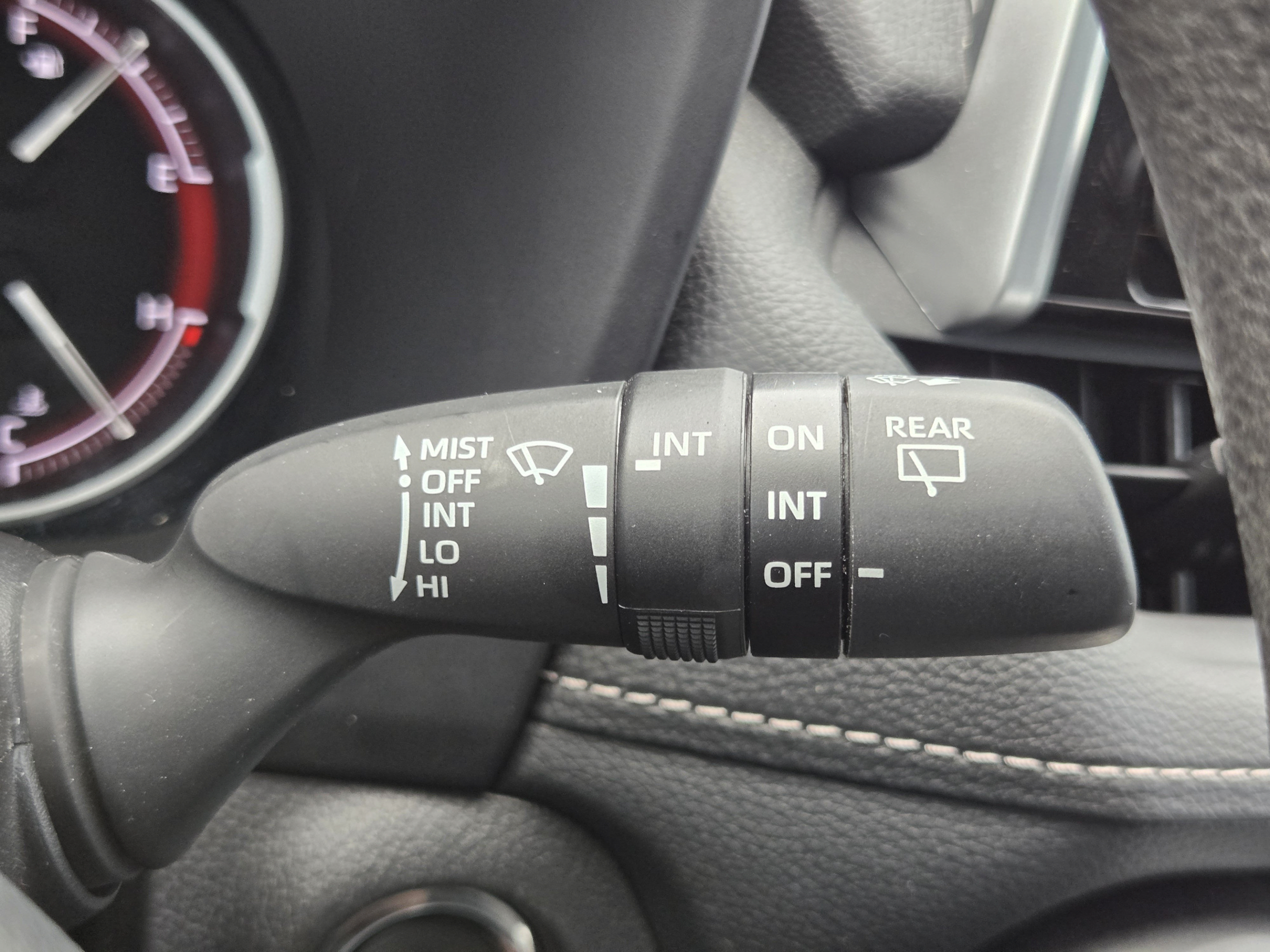 Used 2025 Toyota RAV4 XLE FWD image 17