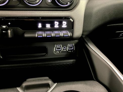 Used 2020 RAM 1500 Big Horn AWD/4WD image 17