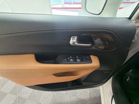 Used 2021 Chrysler Pacifica Pinnacle image 15
