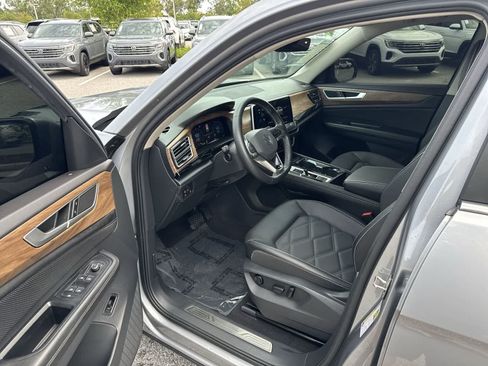 Used 2024 Volkswagen Atlas SE FWD image 10