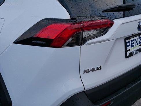 Used 2021 Toyota RAV4 LE image 17