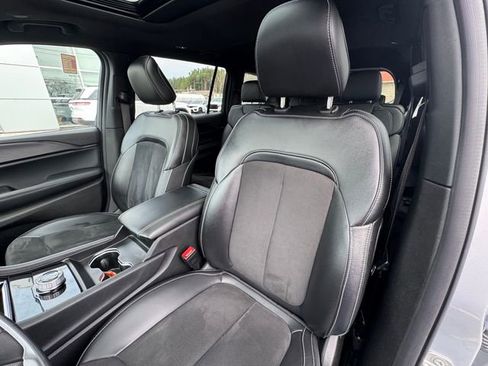 Used 2023 Jeep Grand Cherokee L Altitude image 42