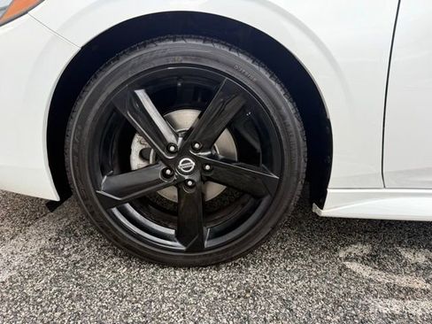 Used 2023 Nissan Sentra SR w/ Midnight Edition Package image 12