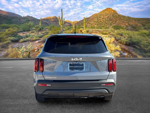 Certified 2023 Kia Sorento LX FWD image 5