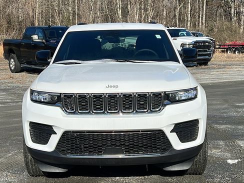 Used 2025 Jeep Grand Cherokee Laredo w/ MOPAR Finishing Package image 3