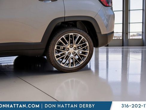 Used 2023 Jeep Compass Limited w/ Elite Group AWD/4WD image 41