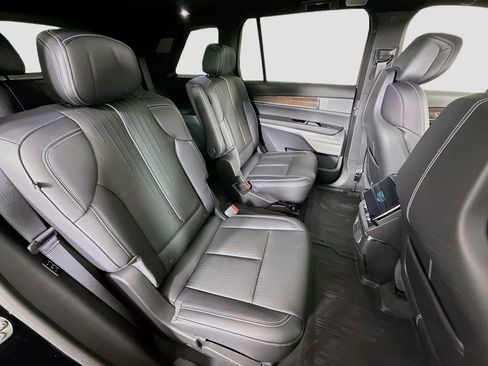 New 2026 Cadillac Vistiq Sport w/ LPO, Floor Liner Package image 29