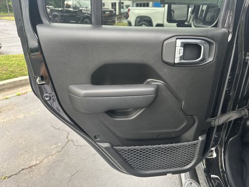 Used 2024 Jeep Gladiator Sport AWD/4WD image 21
