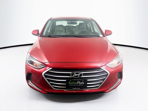 Used 2017 Hyundai Elantra SE FWD image 2