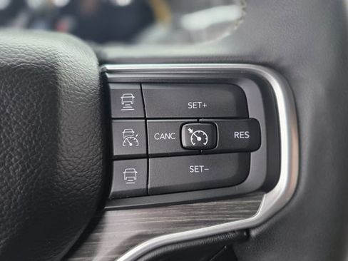 Used 2024 Jeep Wagoneer L Series II w/ Flexible Seating Group RWD image 30