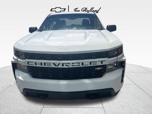 Used 2020 Chevrolet Silverado 1500 Custom w/ Custom Value Package AWD/4WD image 3