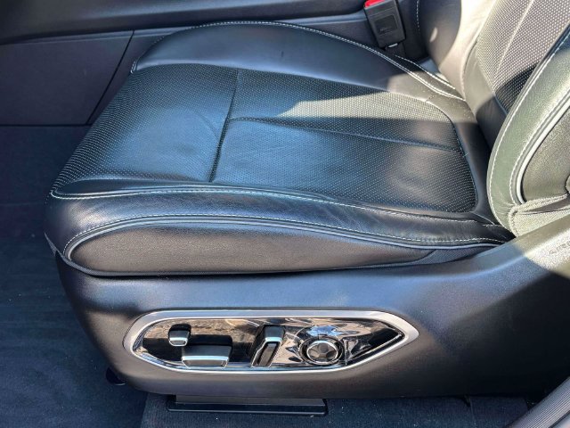 Used 2024 Jeep Grand Cherokee Overland w/ Advanced Protech Group III AWD/4WD image 6