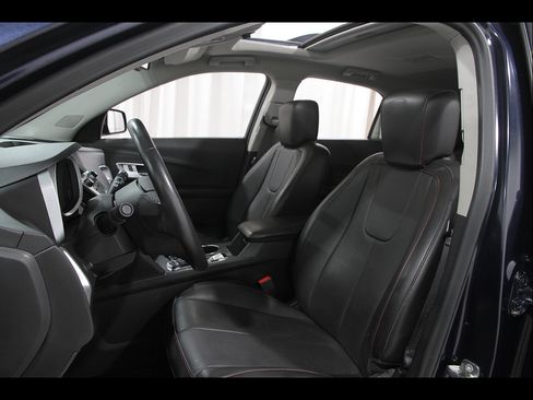 Used 2017 Chevrolet Equinox Premier w/ Enhanced Convenience Package AWD/4WD image 5