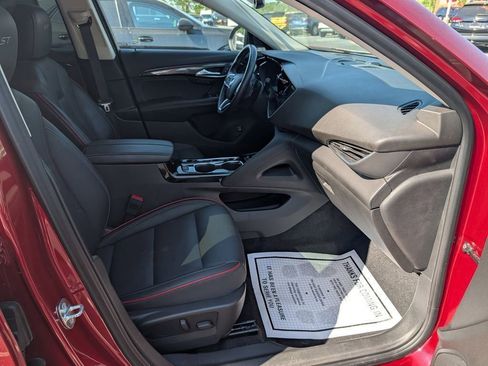 Used 2022 Buick Envision Essence w/ Sport Touring Package FWD image 19