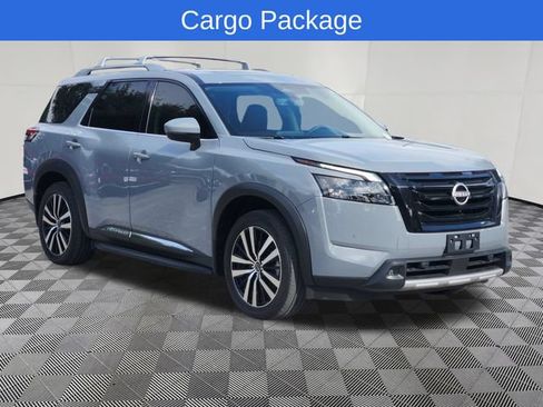 Used 2025 Nissan Pathfinder Platinum w/ Lighting Package (N93) FWD image 3