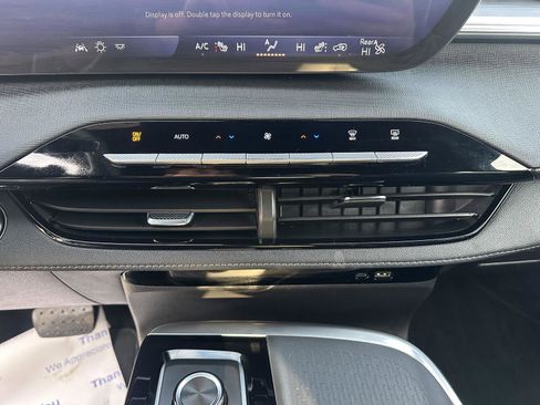 Used 2025 Buick Enclave Preferred image 31