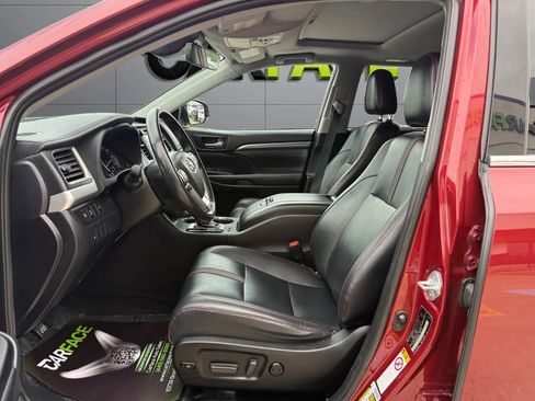 Used 2019 Toyota Highlander SE AWD/4WD image 16