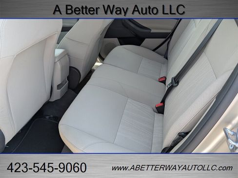 Used 2018 Ford Focus SE w/ Cold Weather Package FWD image 19
