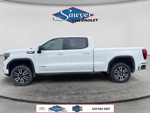 Used 2022 GMC Sierra 1500 AT4 w/ AT4 Preferred Package AWD/4WD image 2