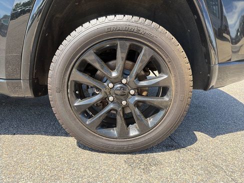 Used 2018 Jeep Grand Cherokee Altitude AWD/4WD image 6