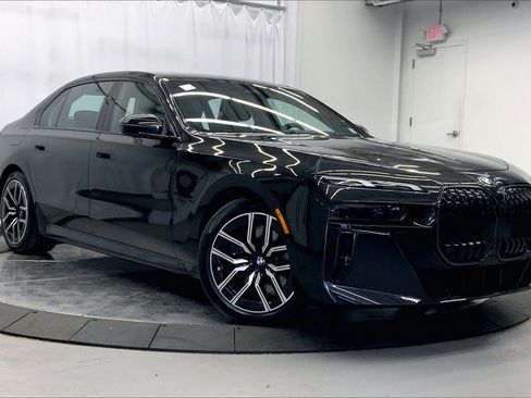 Used 2025 BMW 760i xDrive w/ Premium Package AWD/4WD image 7
