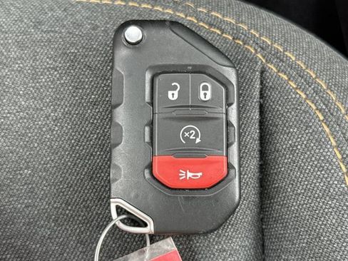 Used 2025 Jeep Wrangler Unlimited Sahara AWD/4WD image 21
