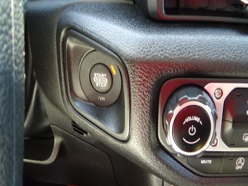 Certified 2024 Jeep Gladiator Sport AWD/4WD image 24