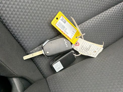 Used 2023 Kia Soul LX w/ LX Technology Package image 28