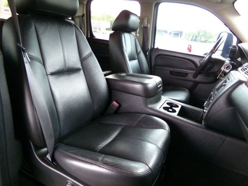 Used 2011 GMC Sierra 3500 SLT w/ SLT Convenience Package AWD/4WD image 17