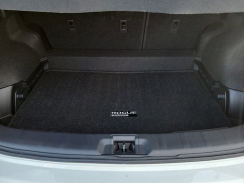 Used 2022 Nissan Rogue Sport S image 9