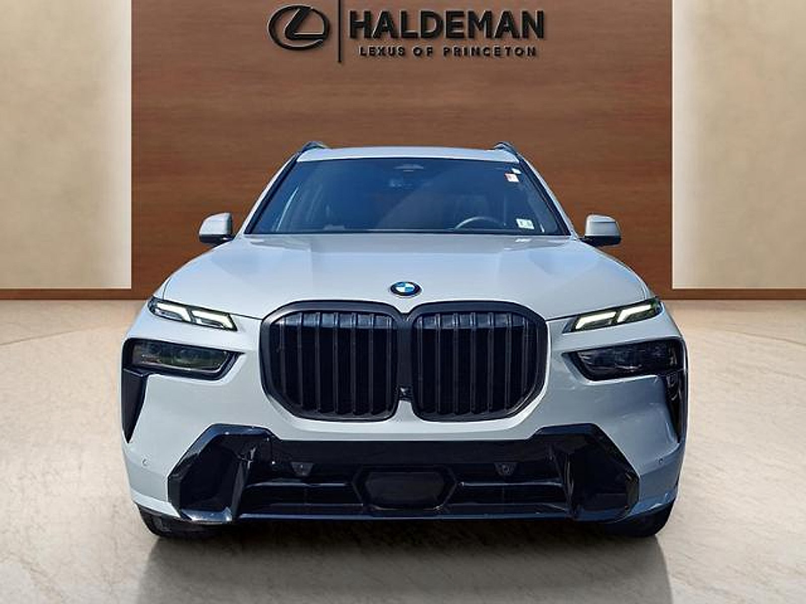 Used 2026 BMW X7 xDrive40i w/ M Sport Package AWD/4WD image 2