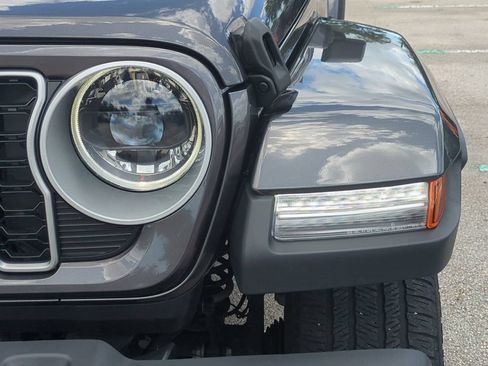 Used 2025 Jeep Wrangler Unlimited Sahara w/ Safety Group AWD/4WD image 11