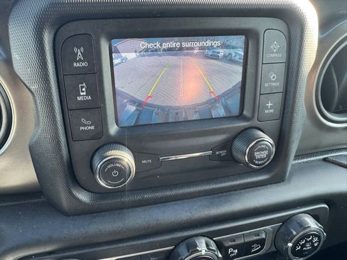 Used 2018 Jeep Wrangler Unlimited Sport S image 39