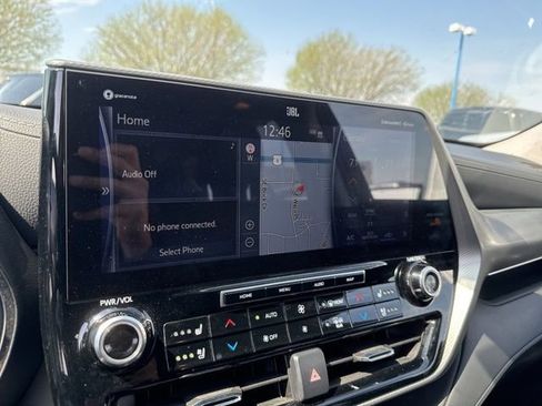 Used 2022 Toyota Highlander Platinum image 22