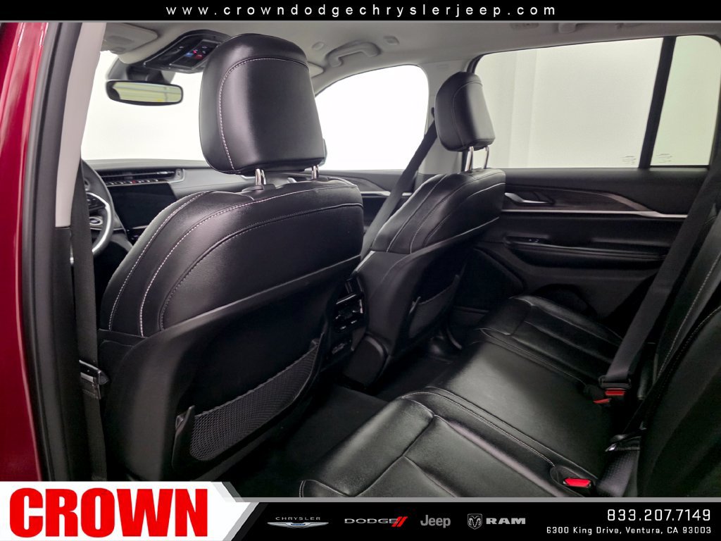 Used 2024 Jeep Grand Cherokee Limited w/ Black Appearance Package RWD image 16