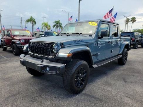 Used 2024 Jeep Gladiator Sport AWD/4WD image 3