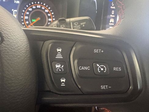 Used 2025 Jeep Wrangler Unlimited Rubicon AWD/4WD image 27