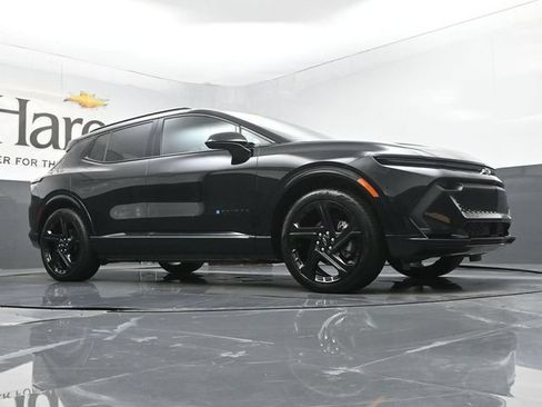 Used 2024 Chevrolet Equinox EV RS FWD image 2