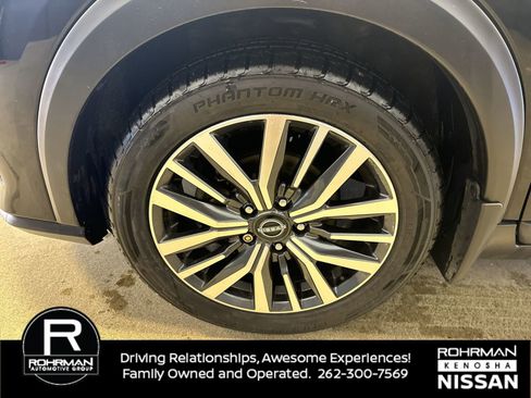 Used 2023 Nissan Rogue SL w/ SL Premium Package image 6