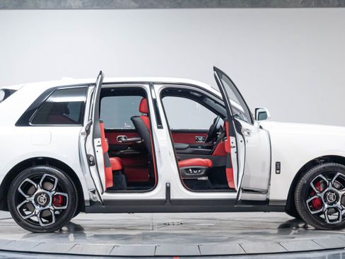 Used 2021 Rolls-Royce Cullinan Black Badge AWD/4WD image 53