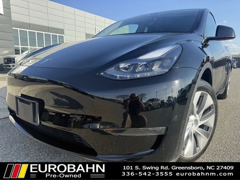 Used 2024 Tesla Model Y Long Range AWD/4WD image 1