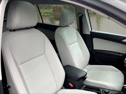 Used 2019 Volkswagen Tiguan SEL AWD/4WD image 29