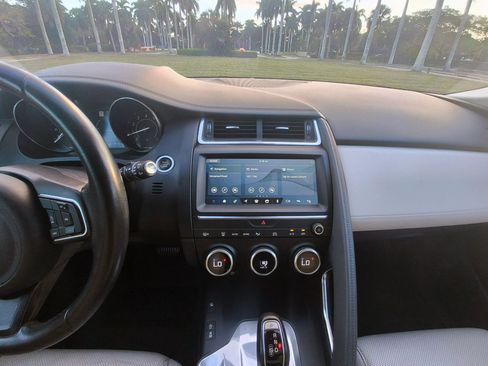Used 2018 Jaguar E-PACE S image 7